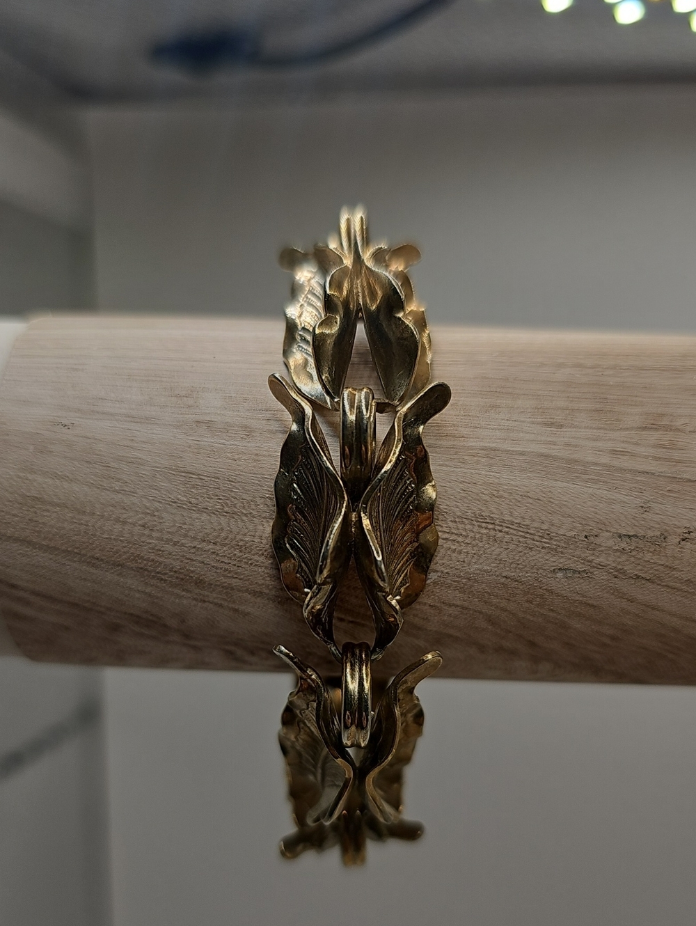 Vintage Gold Leaf Link Bracelet - Women Jewelry. Very Good Used Condition
